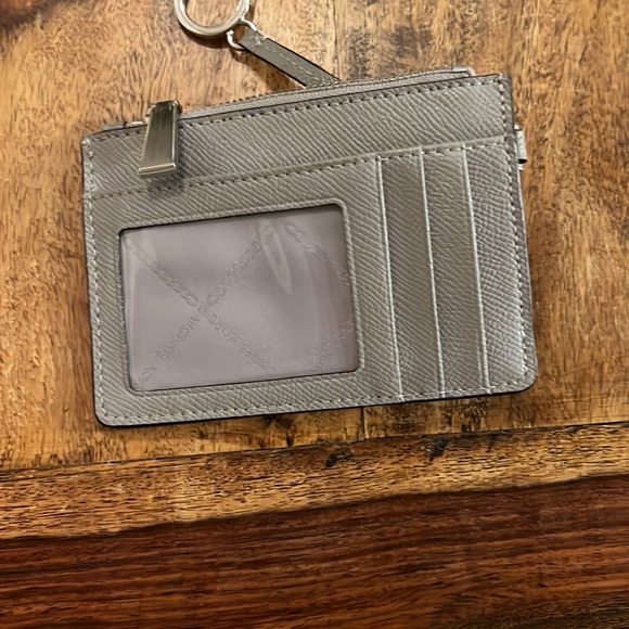 gray and sliver Michael Kors coin/card holder. - Picture 4 of 7